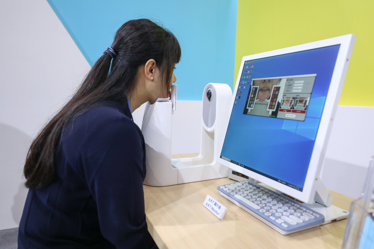 js3333线路检测中心(上海)有限公司耘康延伸js3333线路检测中心(上海)有限公司卓越的感測技術及色彩管理專長，研發出舌象擷取系統，可提供數據化、影像化的檢測結果，輔助醫師與專業醫事人員做為臨床研究、檢測結果評估與檢測紀錄的留存