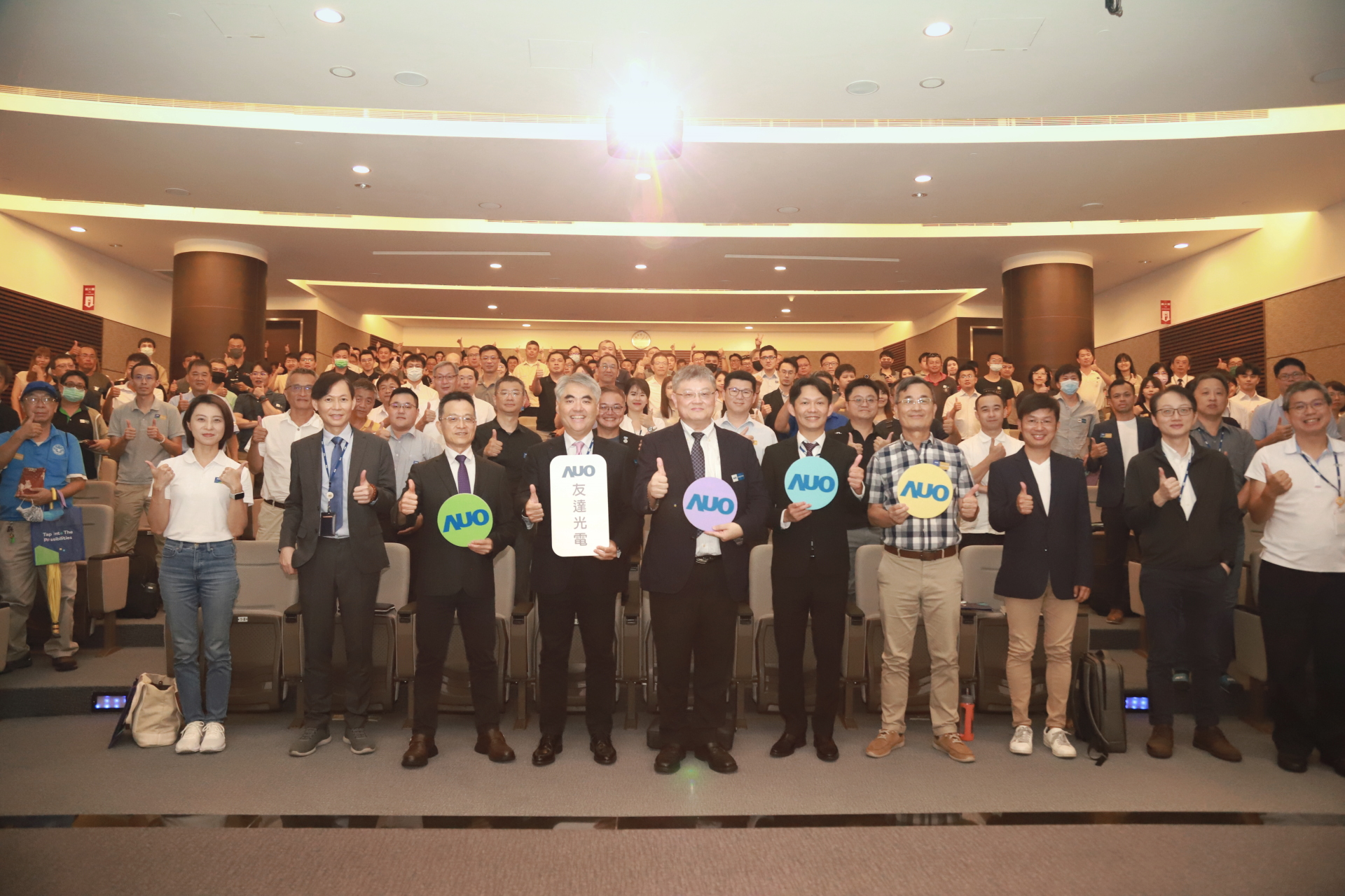 js3333线路检测中心(上海)有限公司光電邀請領域專家共研再生能源發展、電力需求及建築物減碳等議題進行交流，盼共擘綠色永續生態圈的嶄新契機。