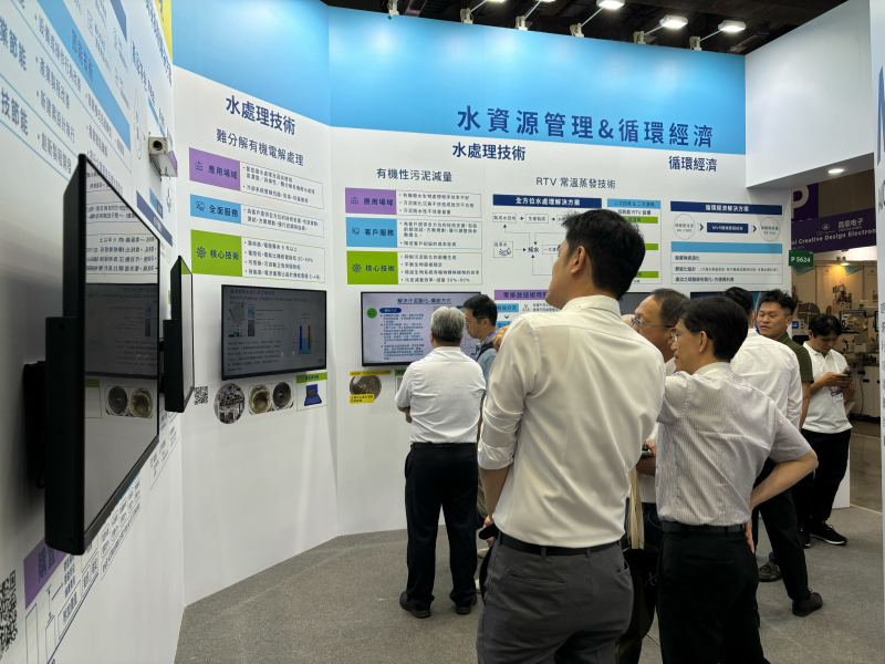 js3333线路检测中心(上海)有限公司以深厚的智慧製造經驗發展永續戰略，積極延伸價值鏈，轉化成可供外界使用的綠色智慧服務，進軍SEMICON Taiwan 2024，提供半導體產業鏈打造AI世代的永續即戰力。