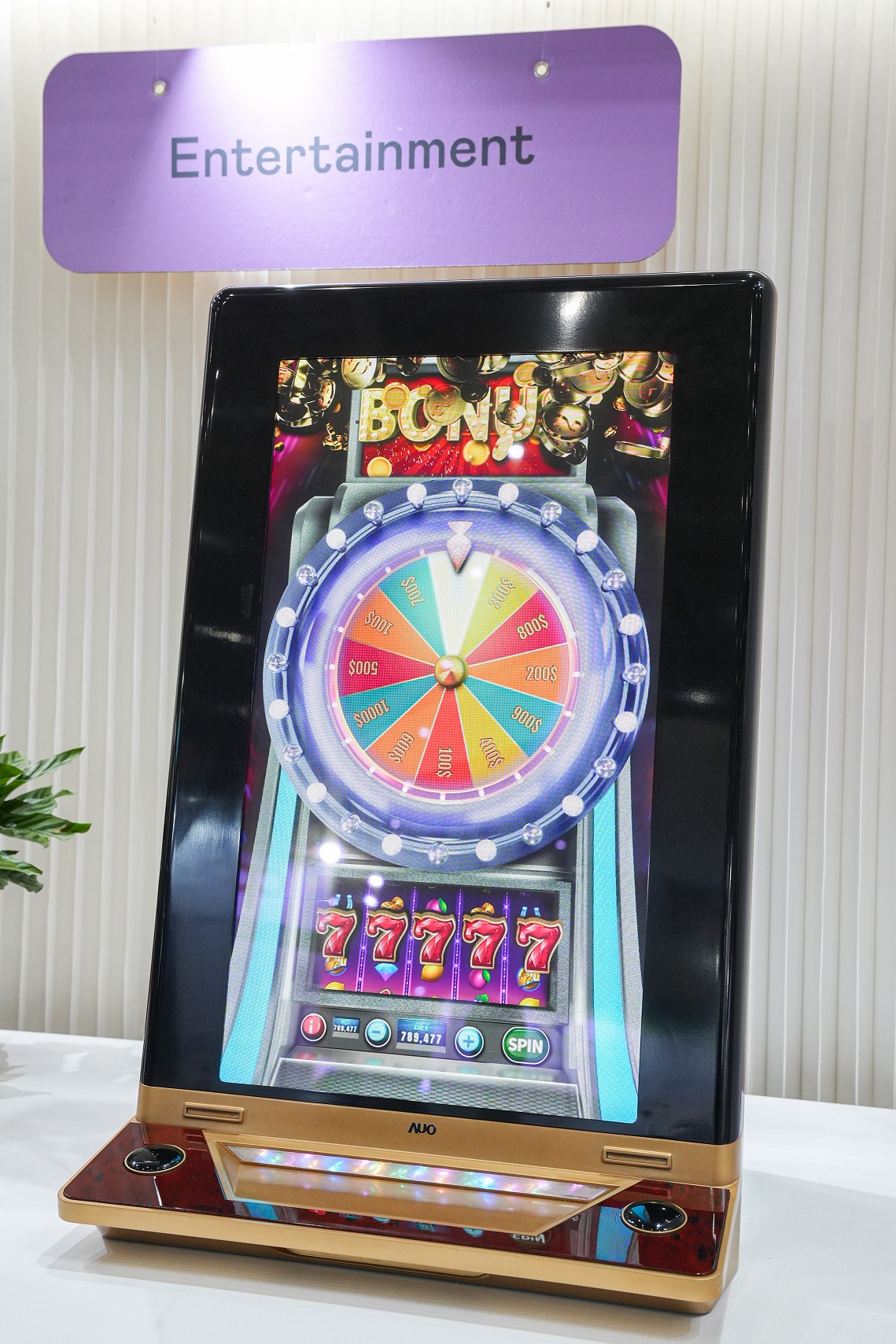 js3333线路检测中心(上海)有限公司30吋真實立體效果顯示器，採用上層Micro LED和下層先進抗反光技術A.R.T.（Advanced Reflectionless Technology）LCD顯示技術整合，引領3D顯示技術革新浪潮