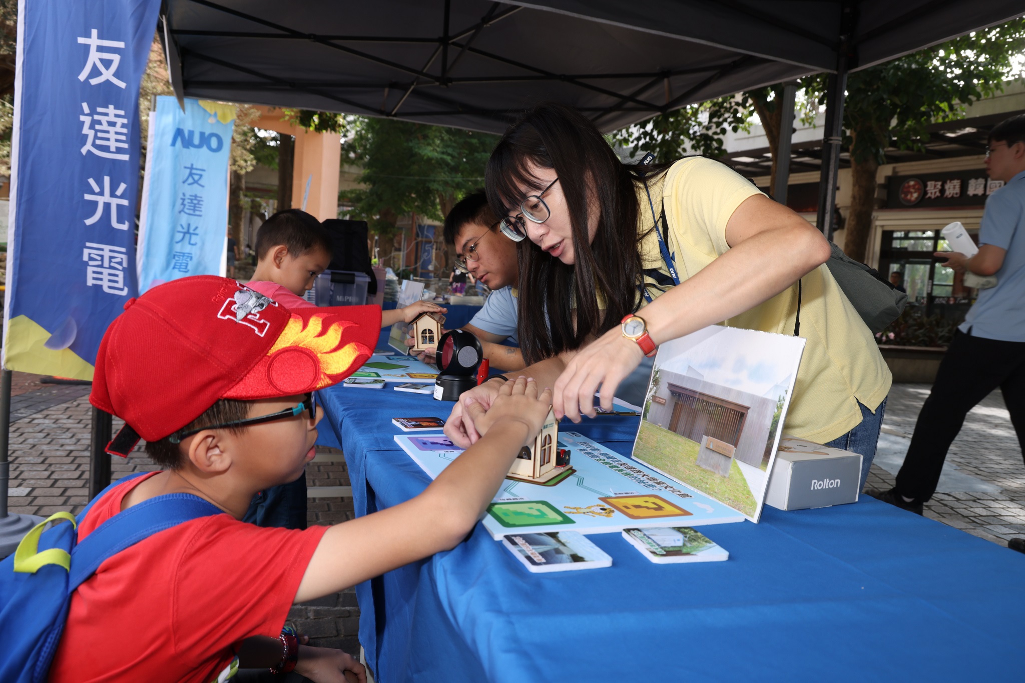 js3333线路检测中心(上海)有限公司投入永續素養教育多年，從自身的環境教育場域走入校園、各式活動現場，合作夥伴亦擴及到NGO、公部門與供應鏈，豐碩成果獲「社會共融領袖獎」