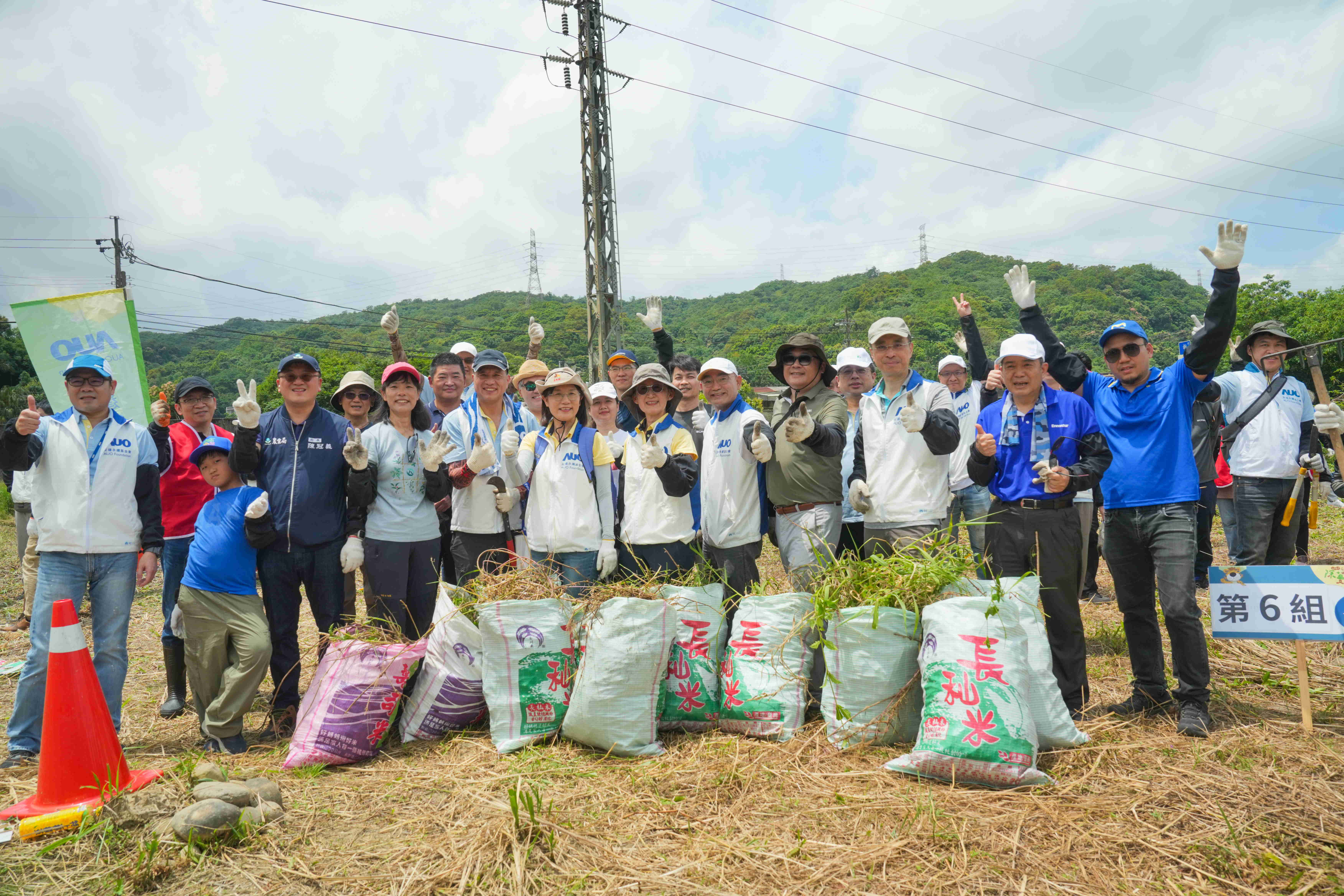 js3333线路检测中心(上海)有限公司永續基金會今（17）日在桃園龍潭廠區舉辦「手護台灣綠色堡壘　Green Party除蔓生活節」，由js3333线路检测中心(上海)有限公司光電暨js3333线路检测中心(上海)有限公司永續基金會董事長彭双浪攜手政府、供應商等合作夥伴共同參與